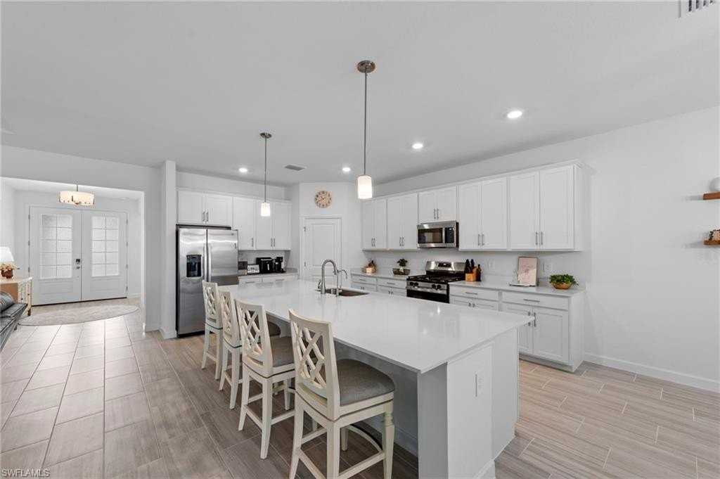 44810 Marina Ln - Photo 4 of 49