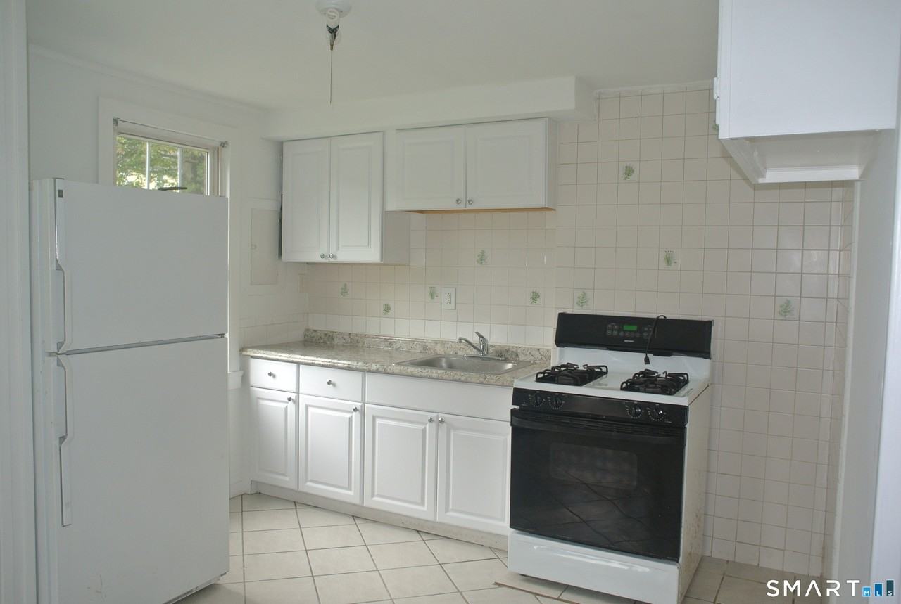 28 Garden Dr #28 - Photo 4 of 20