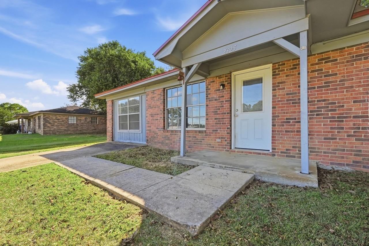 2325 Sweetgum Dr - Photo 4 of 41