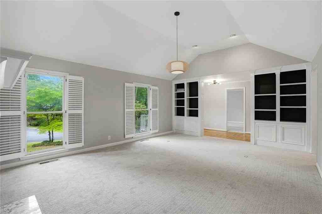 13 Bedford Rdg Nw - Photo 3 of 19