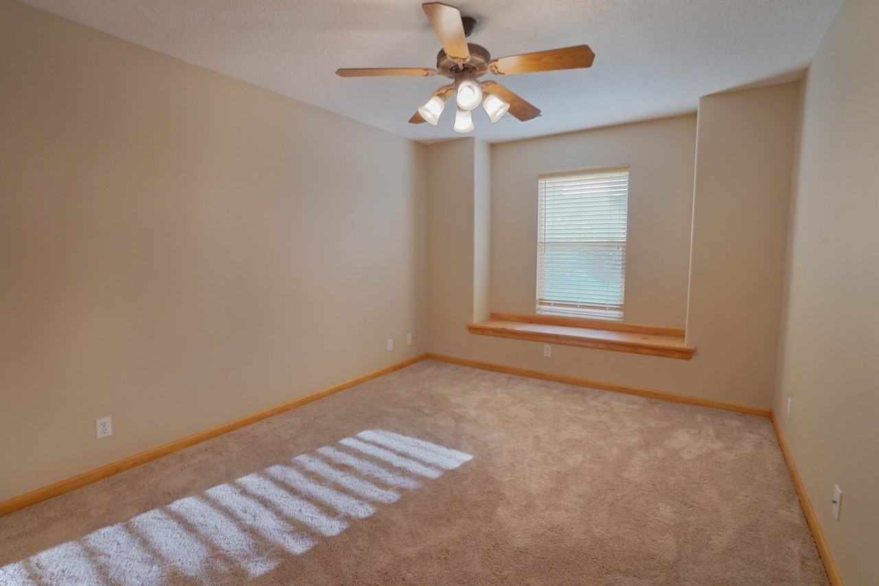 2453 Tyler Loop Ne - Photo 5 of 17