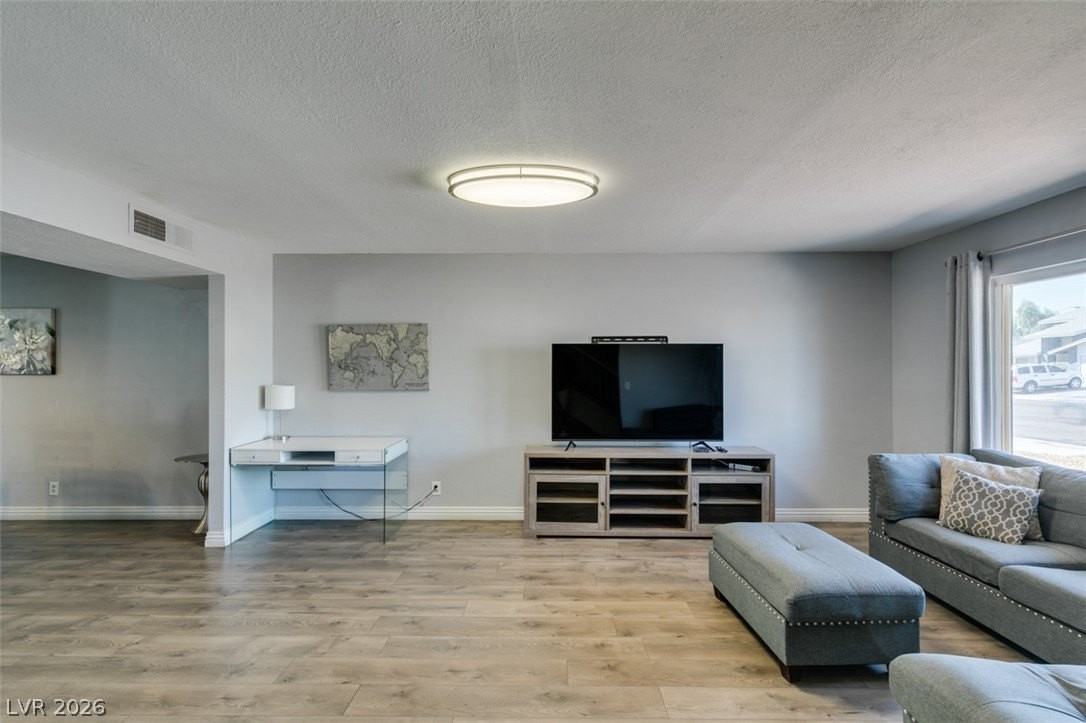 3770 Avila St - Photo 4 of 38