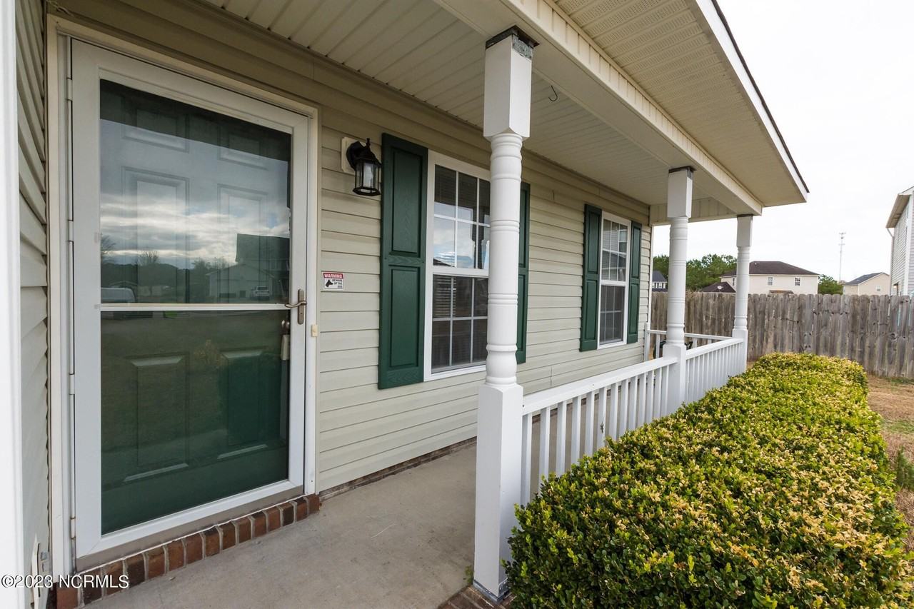 116 Croaker Ln - Photo 5 of 48