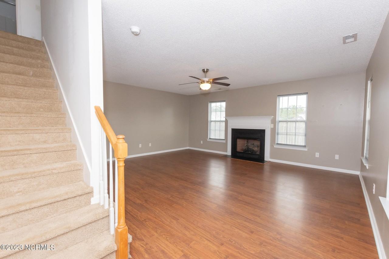 116 Croaker Ln - Photo 6 of 48