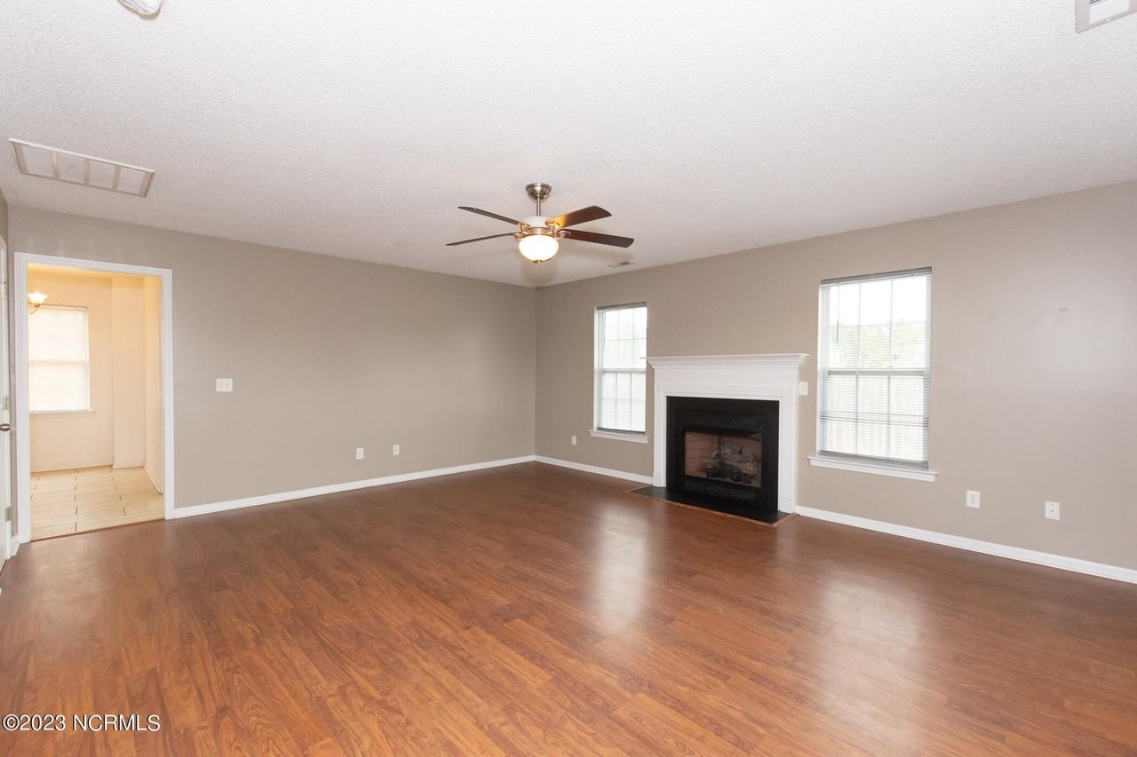 116 Croaker Ln - Photo 7 of 48