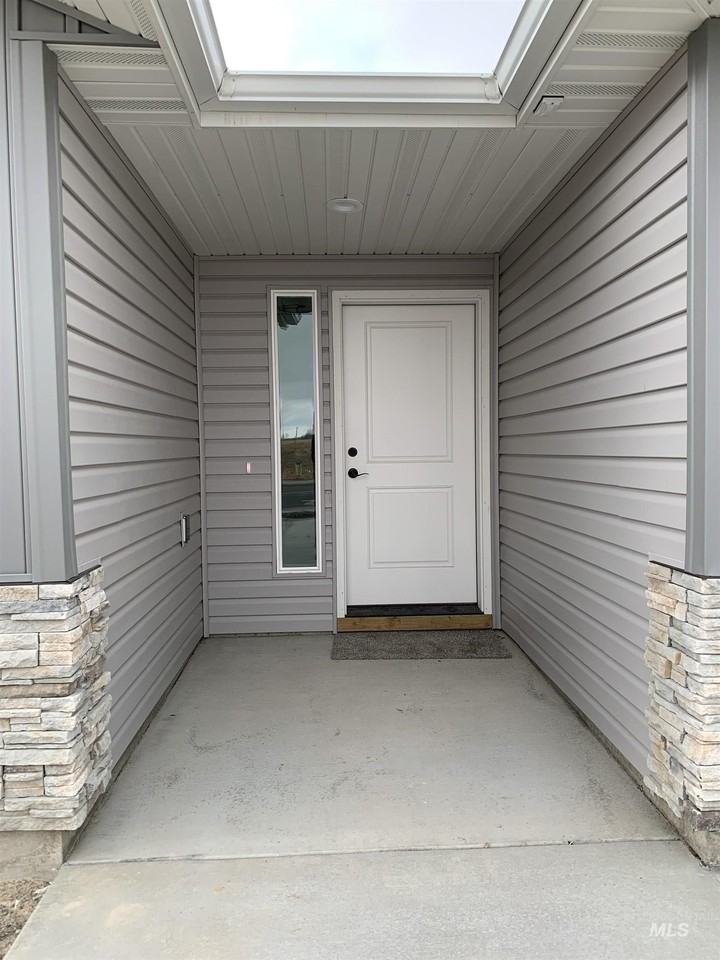 450 Southwood Ave W - Photo 3 of 19
