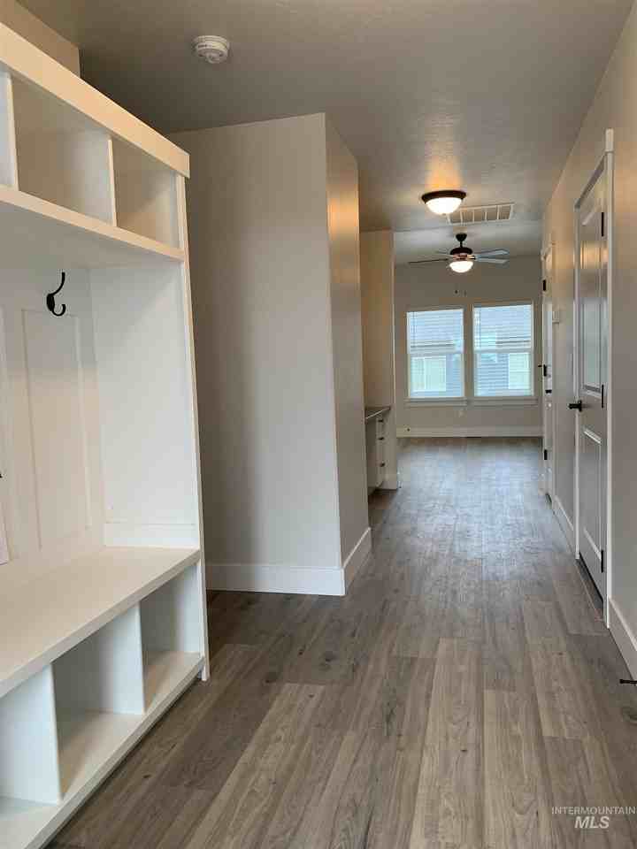 450 Southwood Ave W - Photo 4 of 19