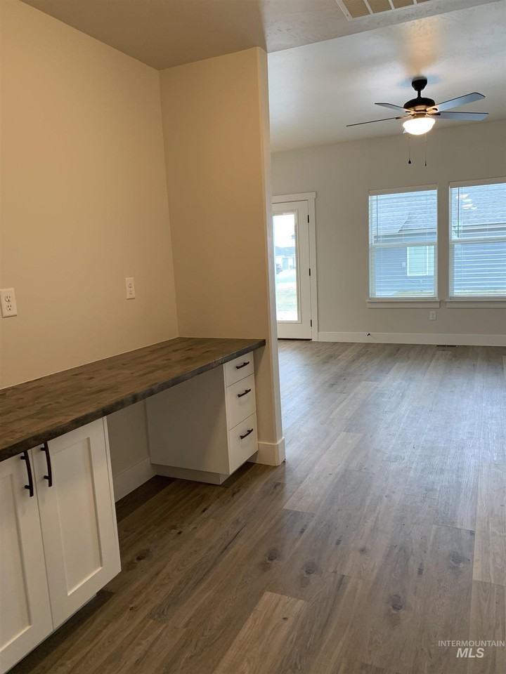 450 Southwood Ave W - Photo 5 of 19
