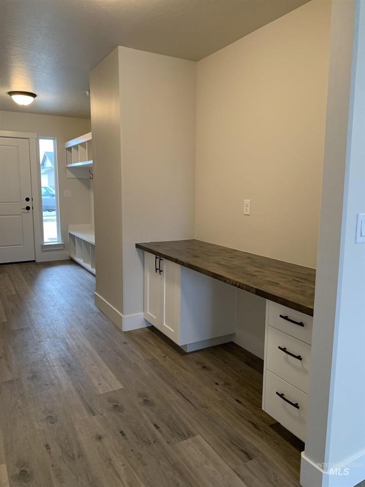 450 Southwood Ave W - Photo 6 of 19