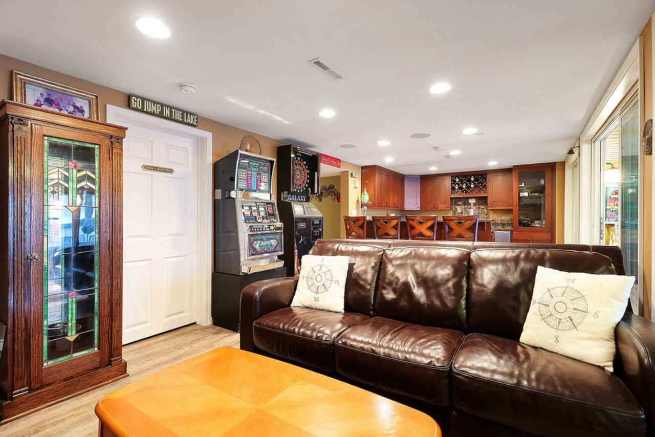 188 Howard Ct #1374775P - Photo 3 of 50