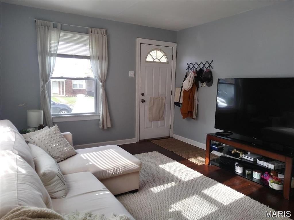 142 Monica Dr - Photo 3 of 11