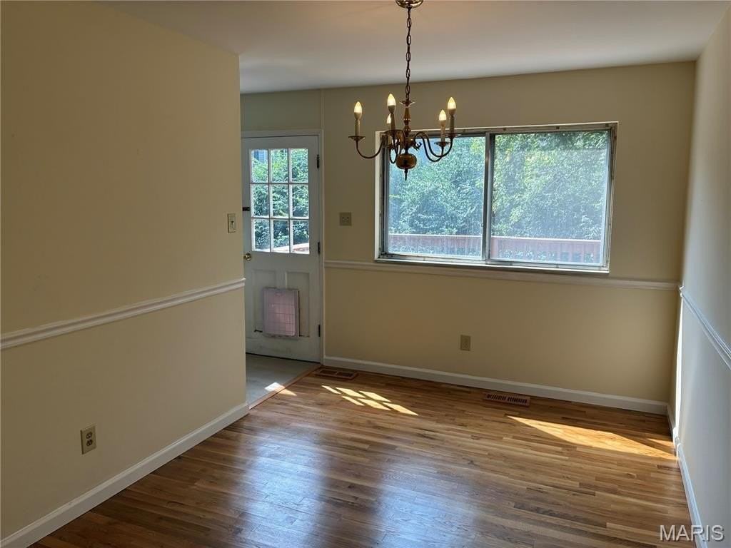 396 Genoa Dr - Photo 4 of 8