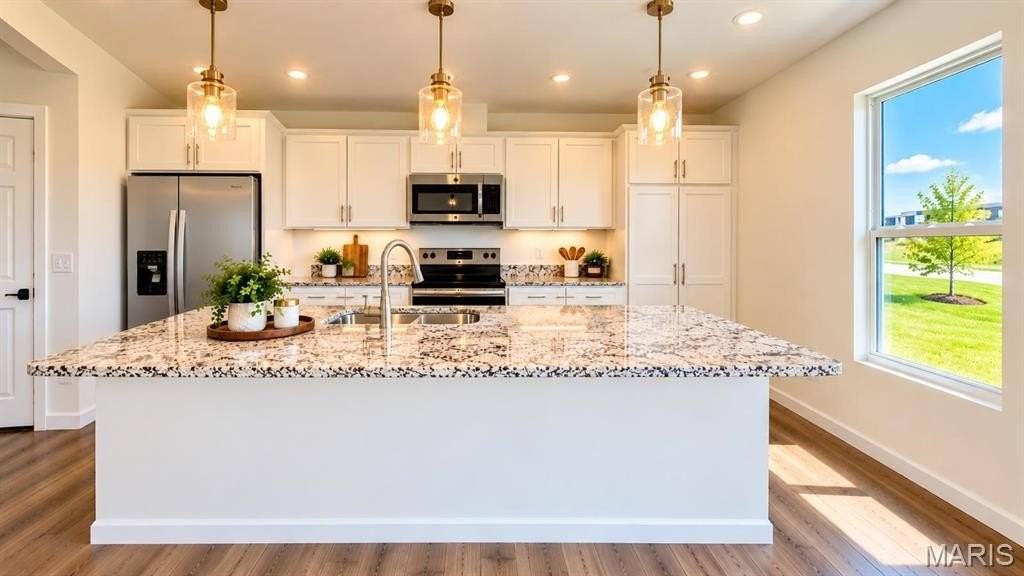 112 Mora Blvd - Photo 4 of 31
