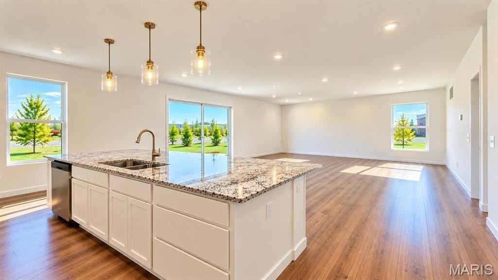 112 Mora Blvd - Photo 6 of 31