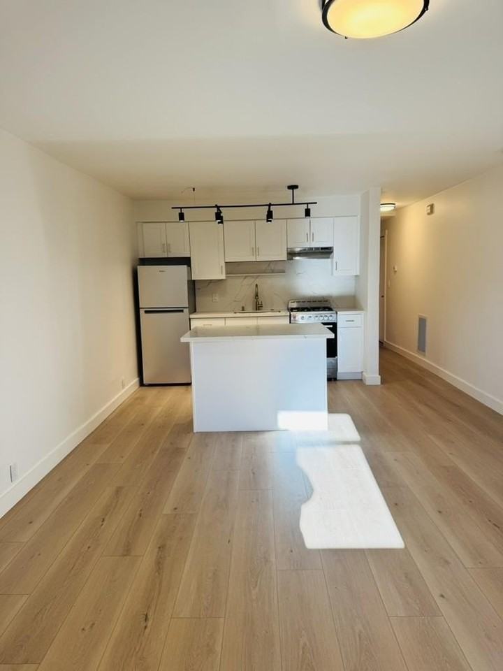 1762 Fitzgerald Ave - Photo 2 of 13