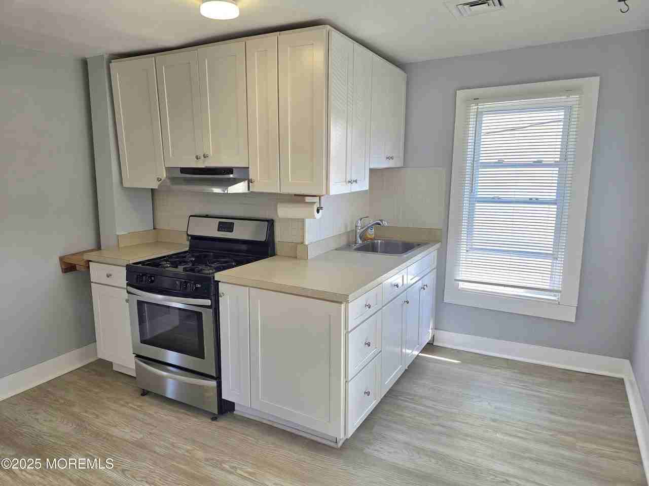513 Sewall Ave #2 - Photo 3 of 10
