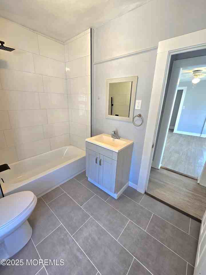 513 Sewall Ave #2 - Photo 5 of 10