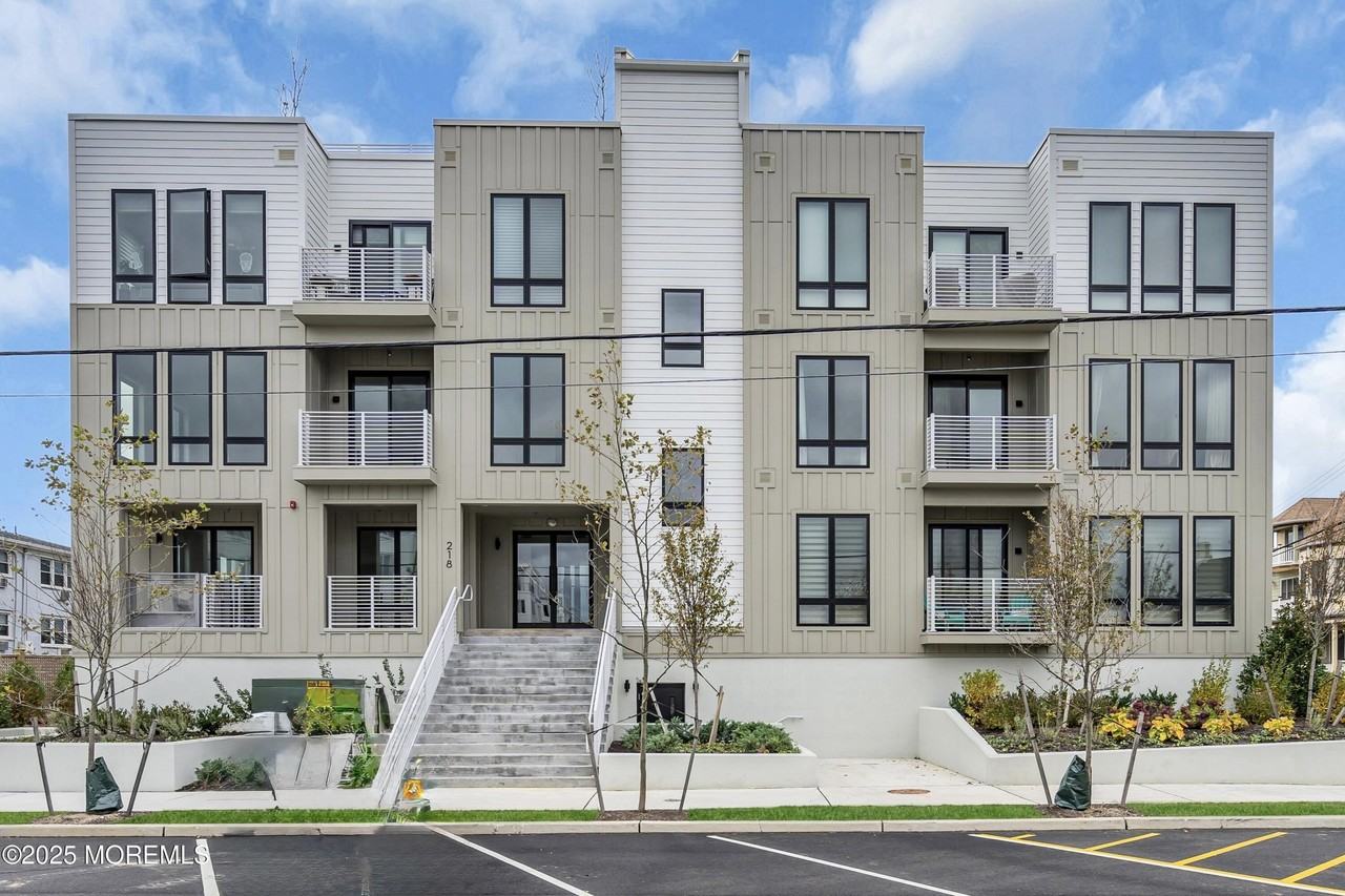 218 3rd Ave #304