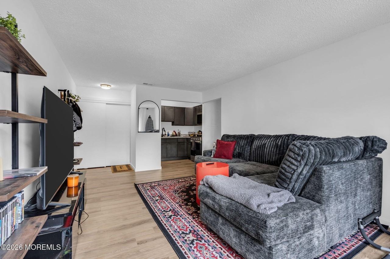 62 Diane Dr - Photo 5 of 18