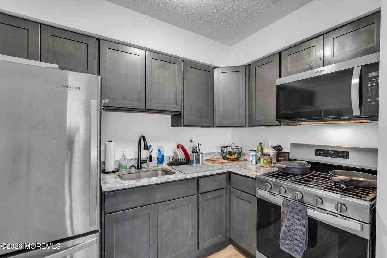 62 Diane Dr - Photo 6 of 18