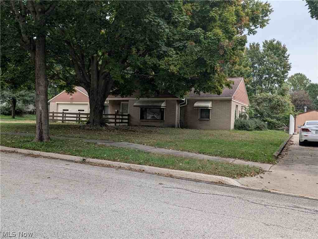 647 Longmere Dr - Photo 2 of 50