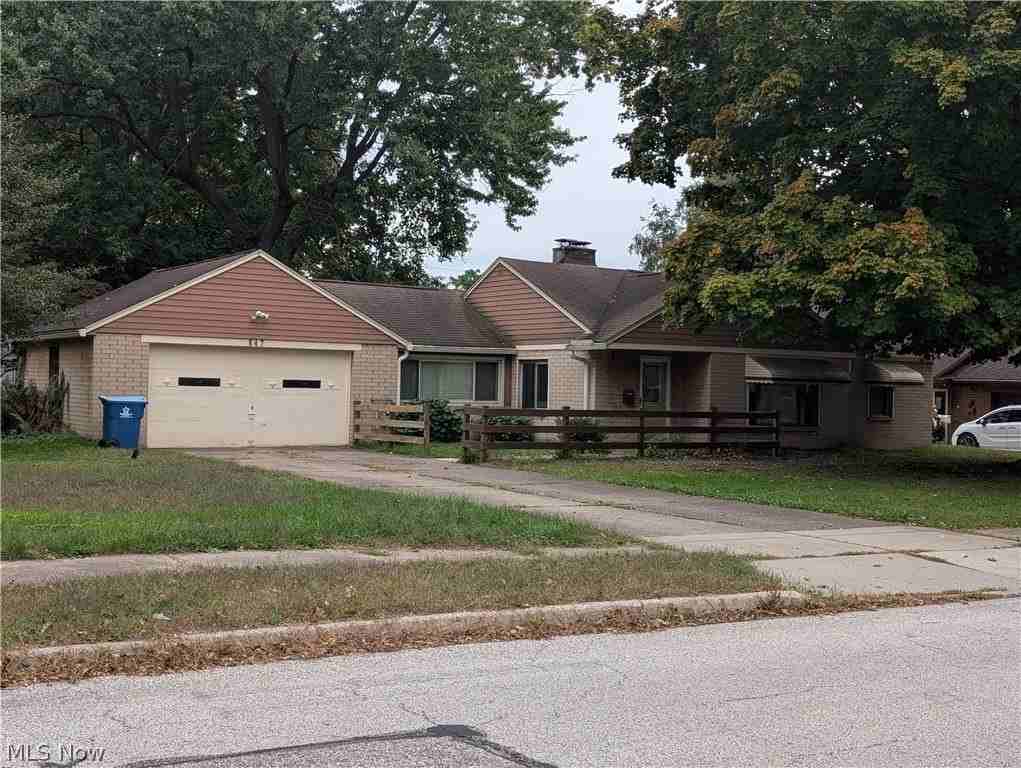 647 Longmere Dr - Photo 3 of 50