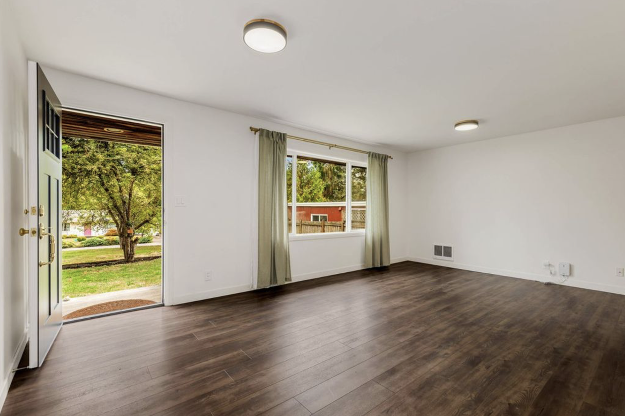 16711 10th Ave Ne #1 - Photo 4 of 15