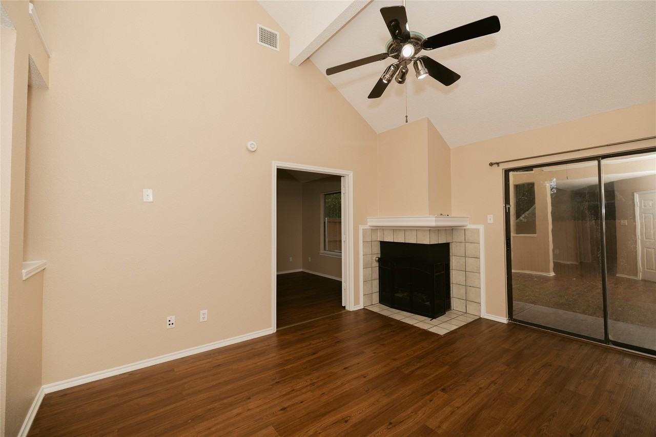 2083 Sundance Ct - Photo 6 of 37