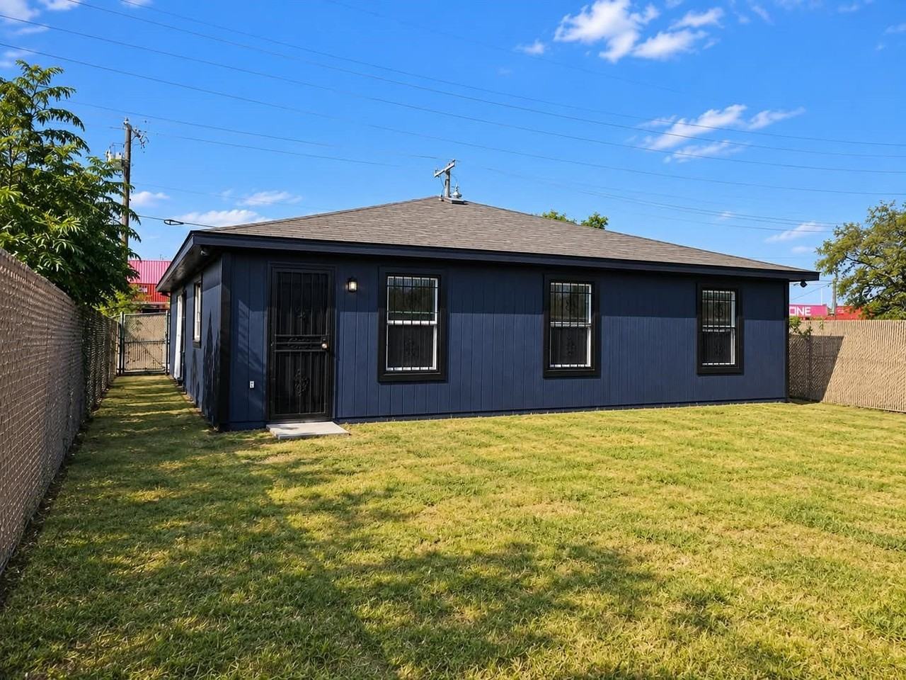 1208 E Daggett Ave - Photo 2 of 16
