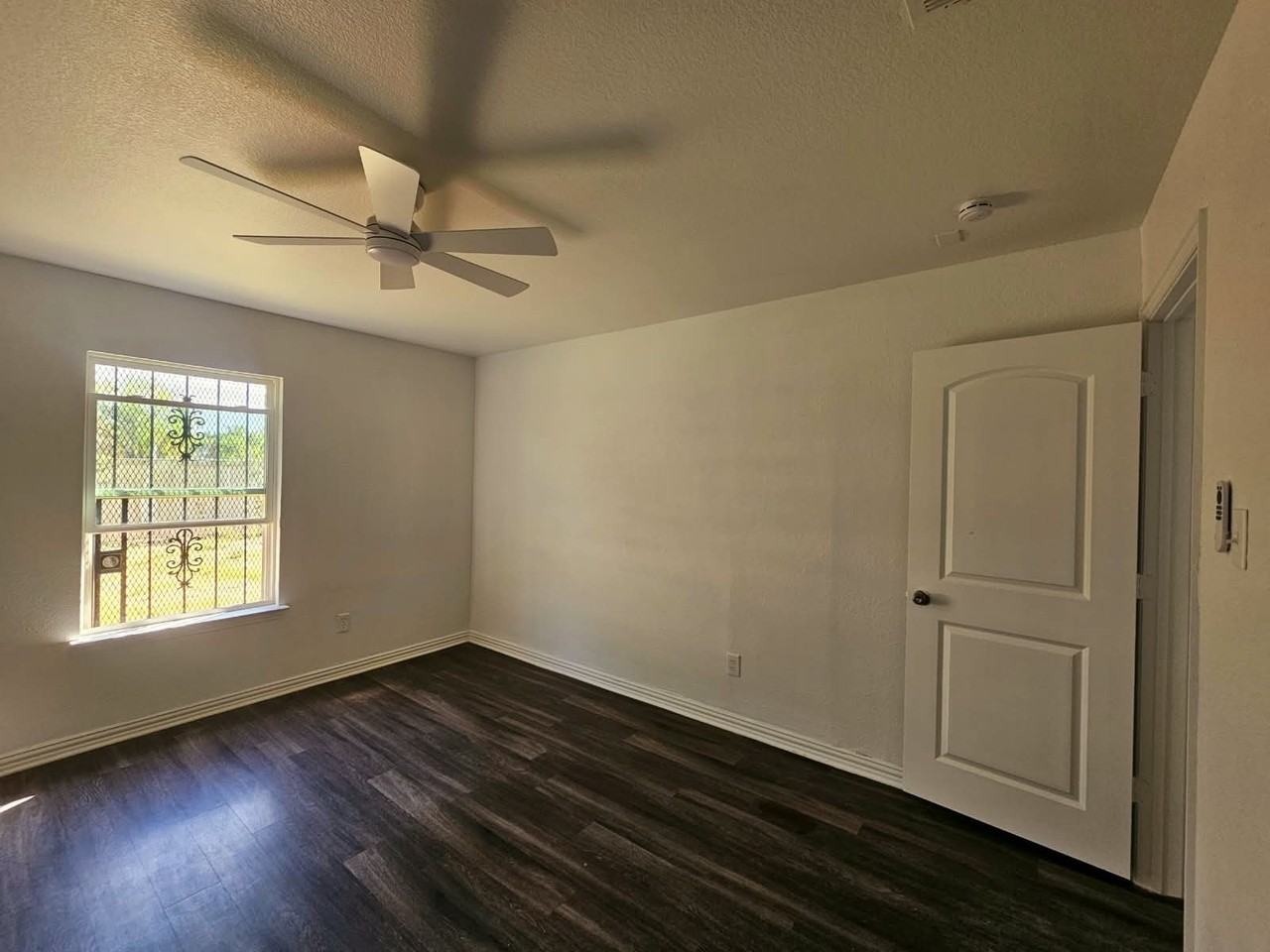 1208 E Daggett Ave - Photo 3 of 16