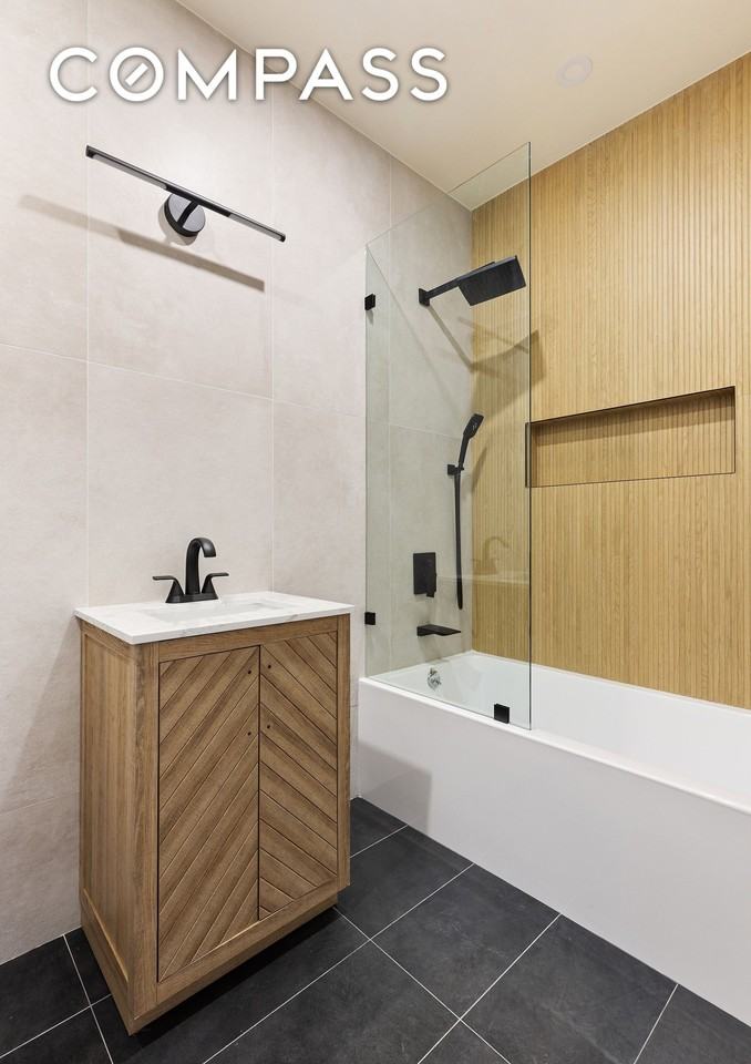 152 N 10th St #2R - Photo 6 of 12