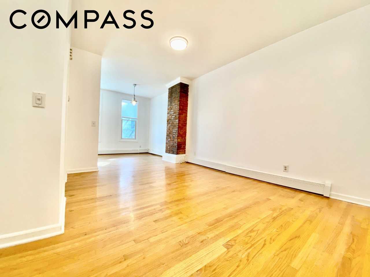 210 29th St #3 - Photo 2 of 10