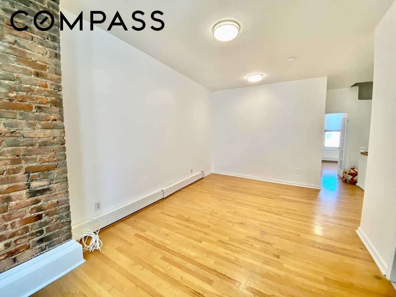 210 29th St #3 - Photo 3 of 10