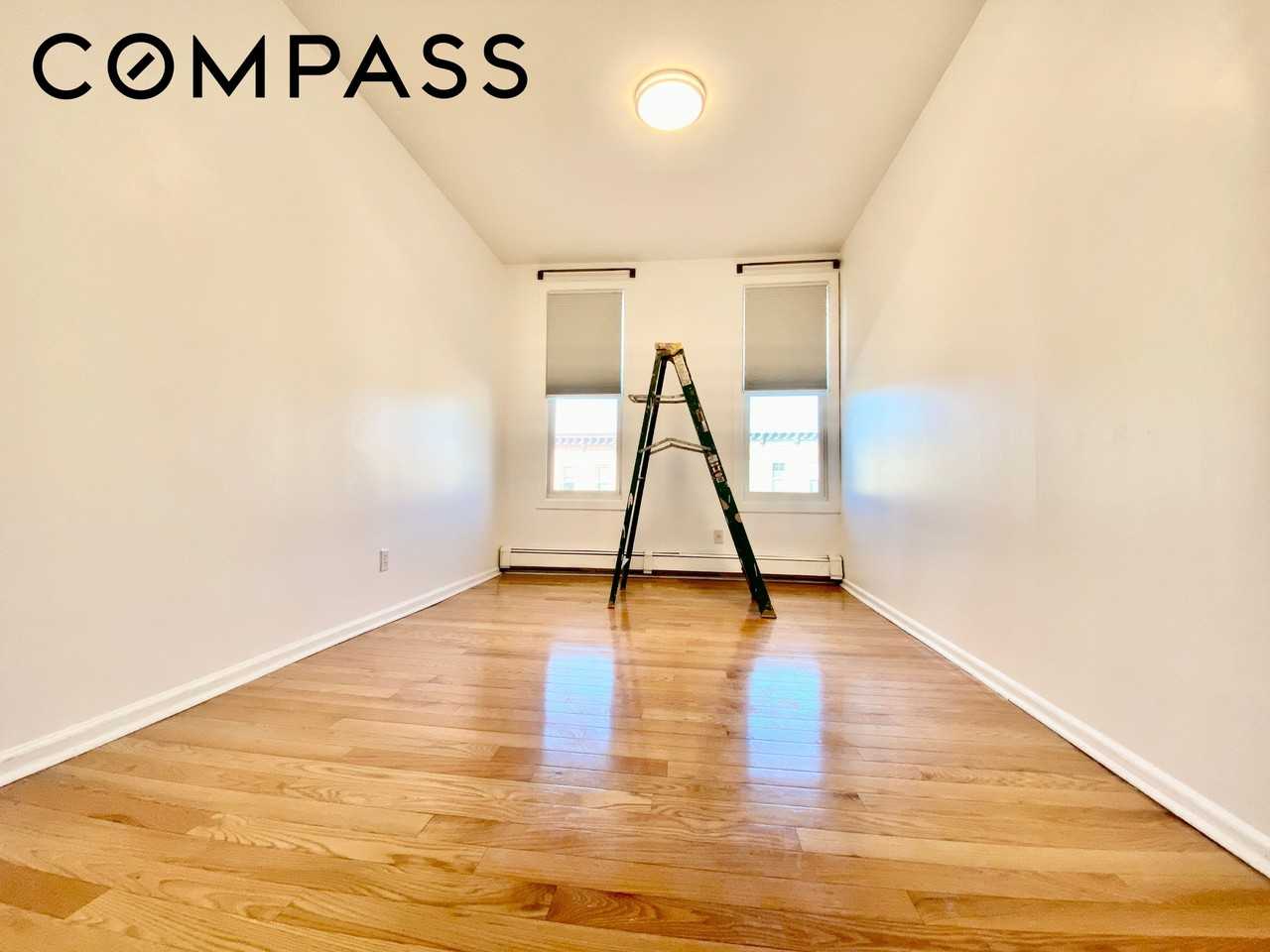 210 29th St #3 - Photo 6 of 10