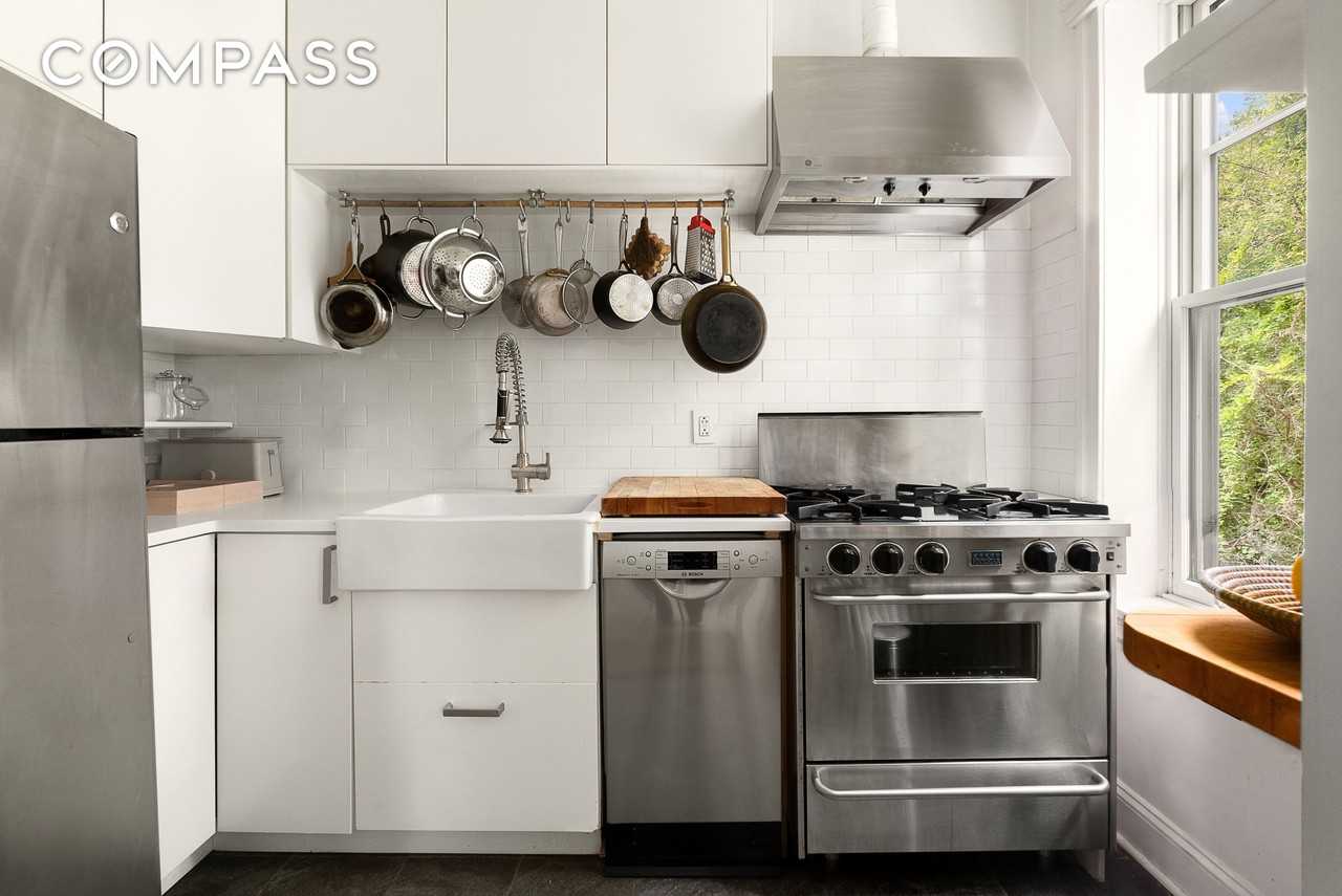 713 Greene Ave #2 - Photo 3 of 9