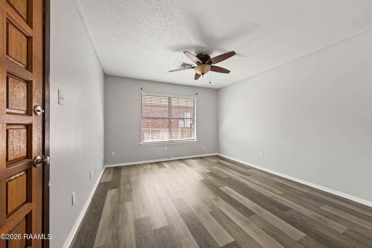 313 Titan Dr #B - Photo 4 of 17