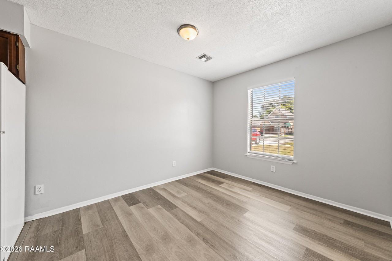313 Titan Dr #B - Photo 5 of 17
