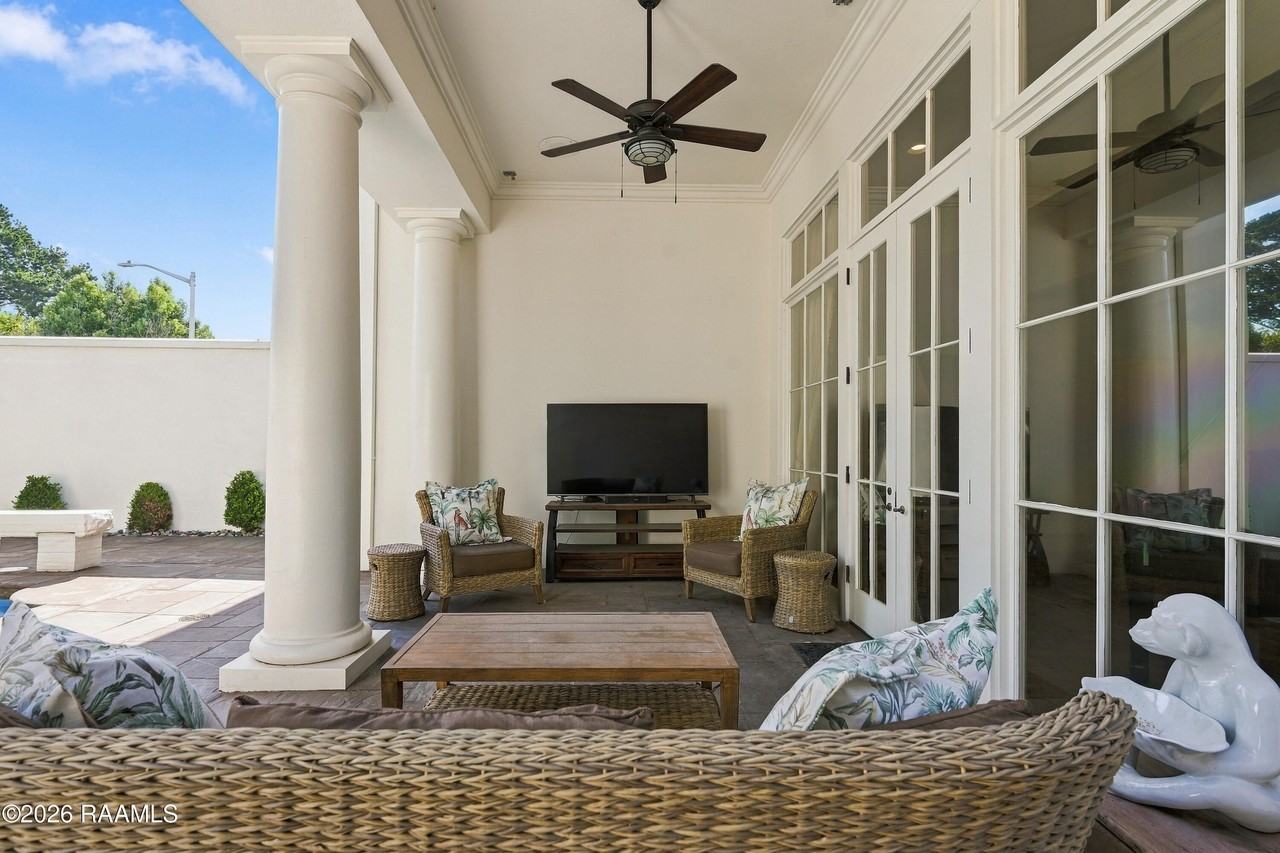 301 Oakleaf Dr - Photo 6 of 50