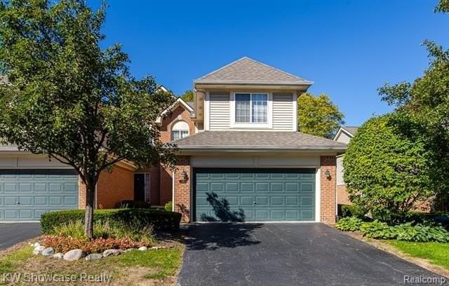521 James Cir