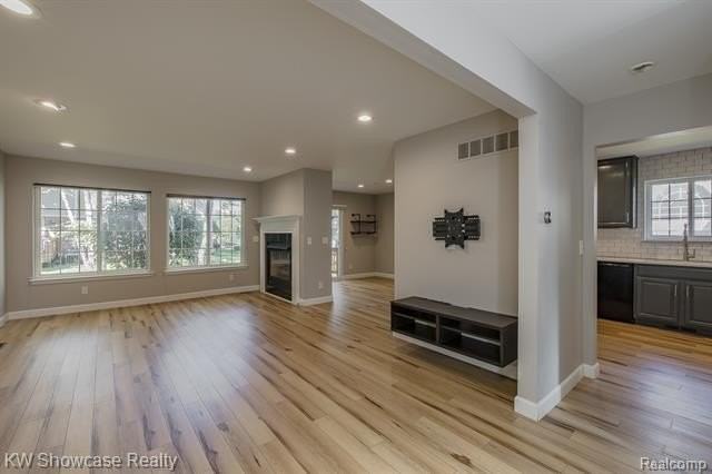 521 James Cir - Photo 4 of 24