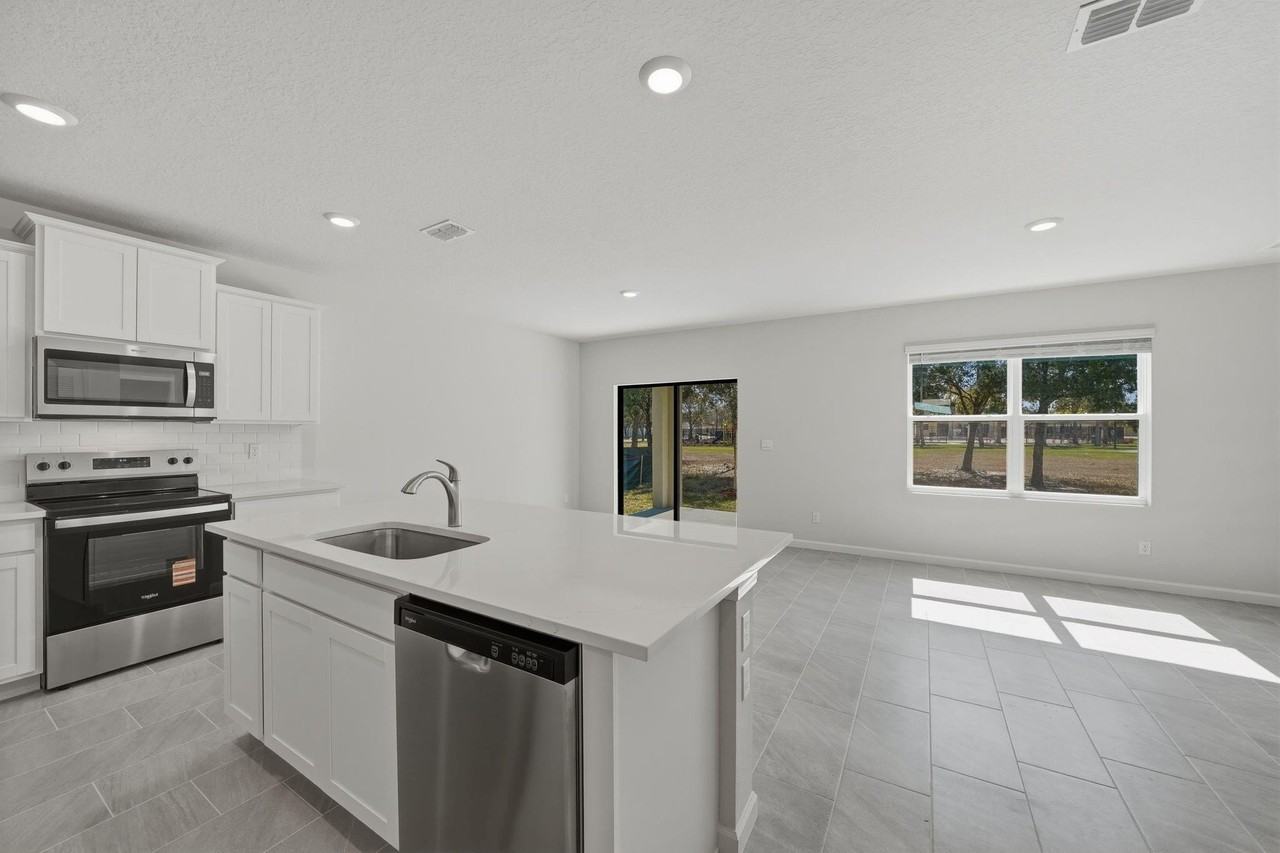 9509 Silver Sands Ln - Photo 3 of 25