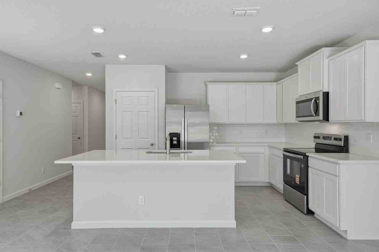 9509 Silver Sands Ln - Photo 5 of 25