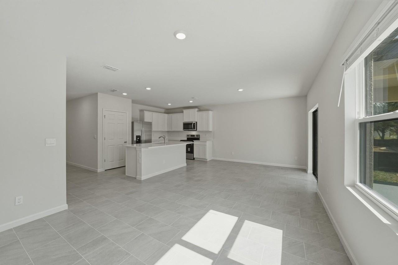 9509 Silver Sands Ln - Photo 7 of 25
