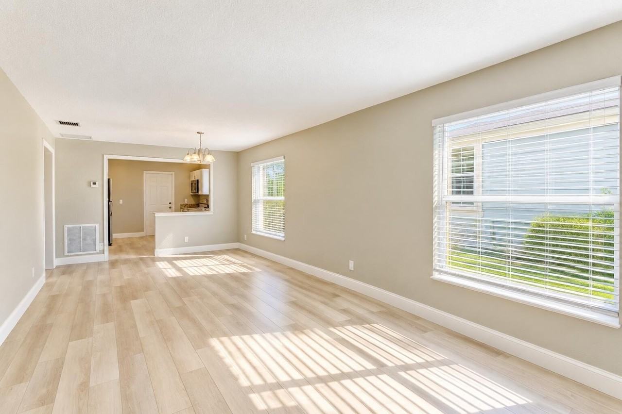 1043 22nd St - Photo 5 of 8