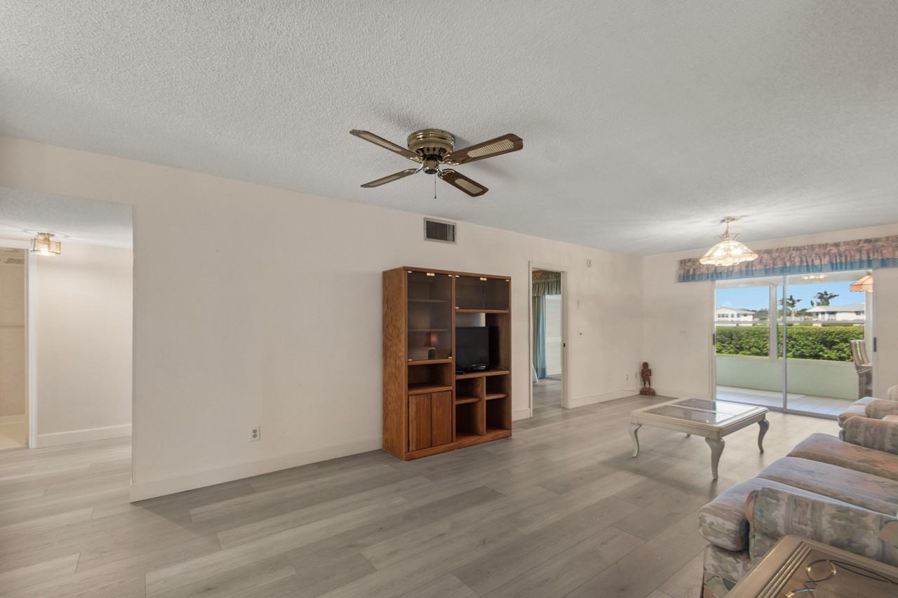 406 Grove Isle Cir #406 - Photo 5 of 31