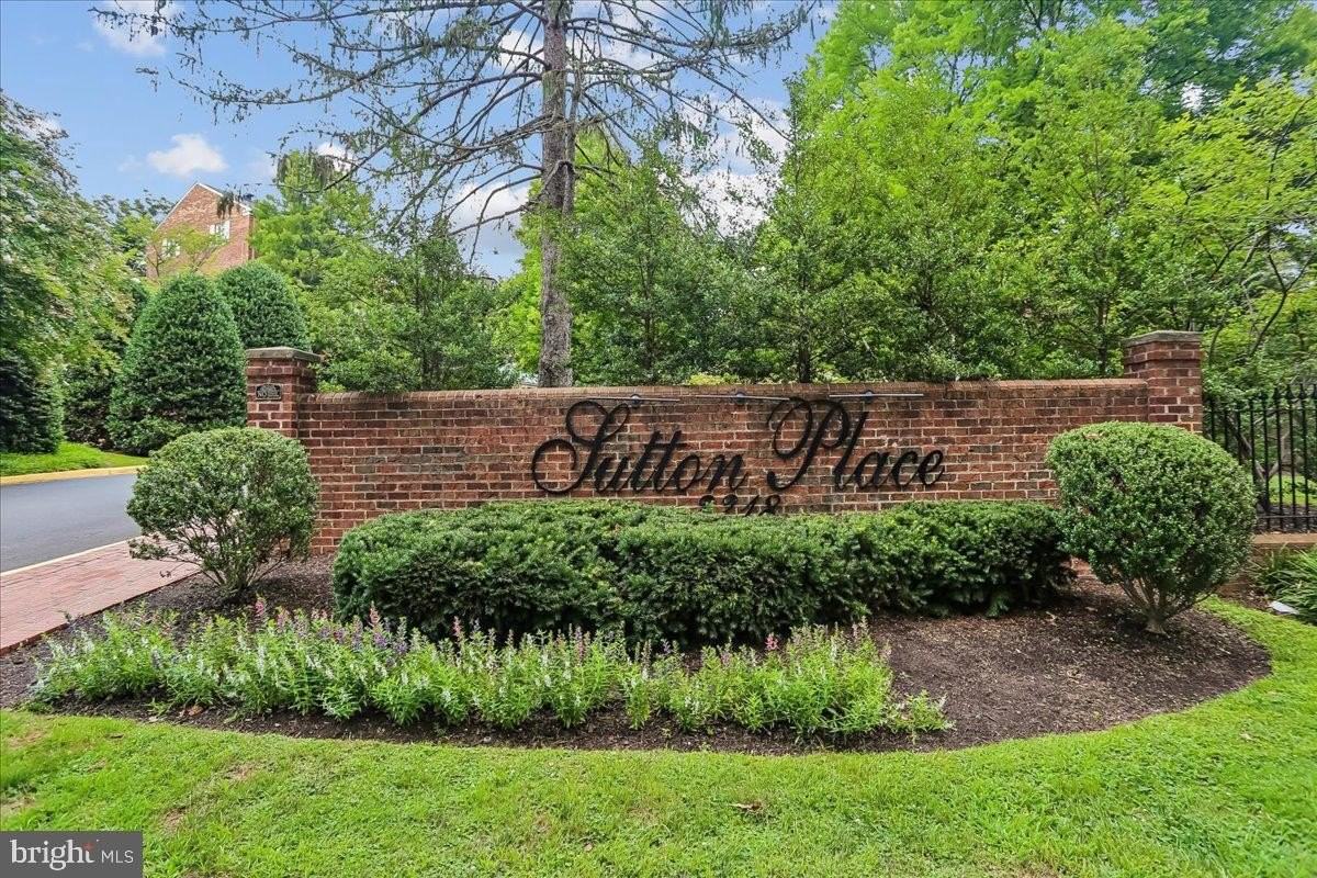 3217 Sutton Pl Nw #A - Photo 3 of 50