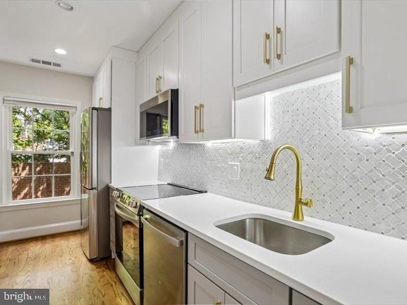 3217 Sutton Pl Nw #A - Photo 6 of 50