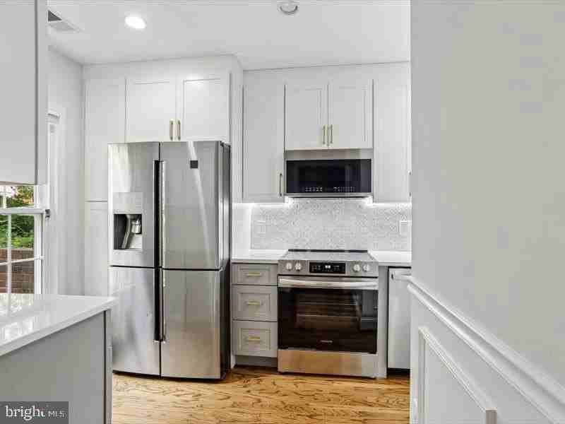 3217 Sutton Pl Nw #A - Photo 7 of 50