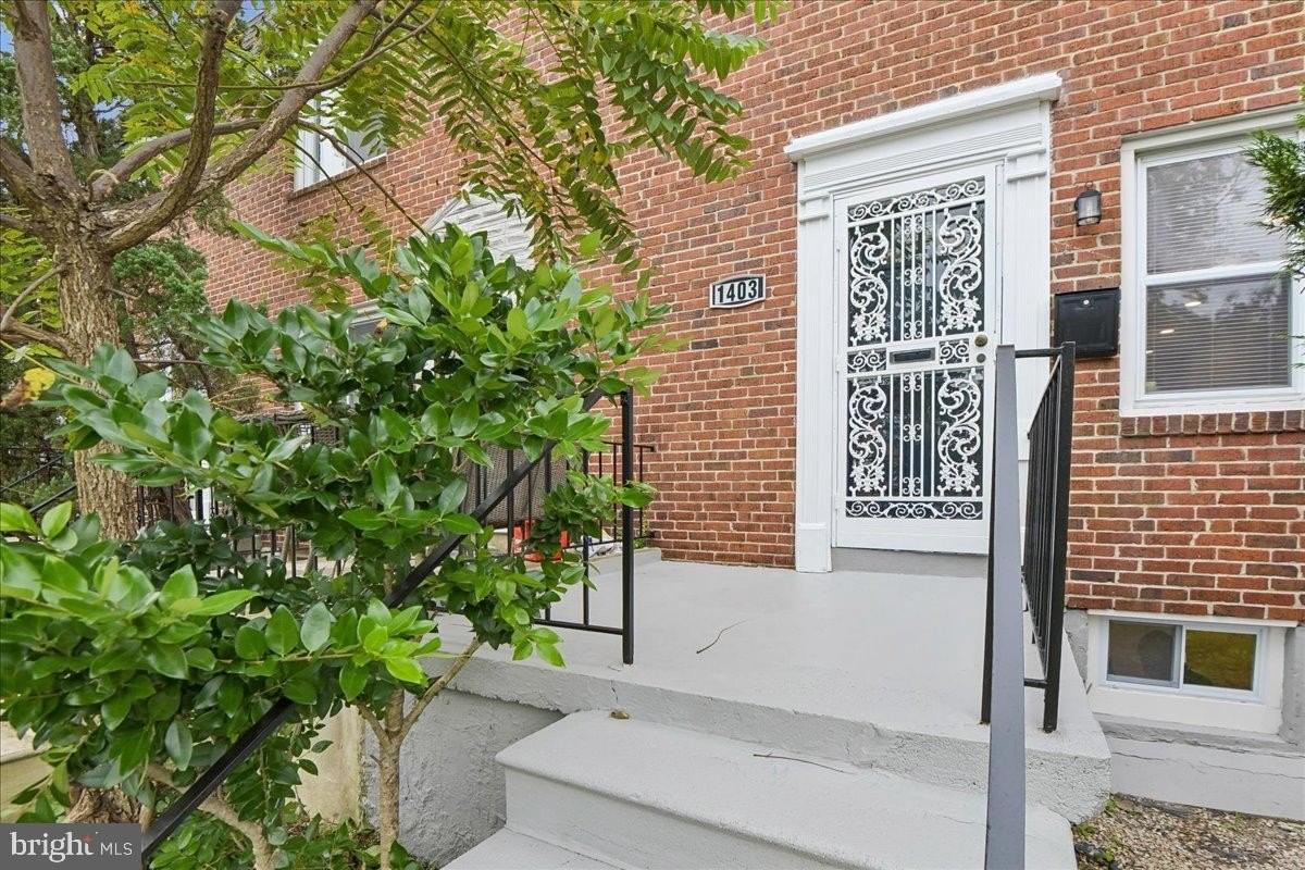 1403 Dartmouth Ave - Photo 3 of 36