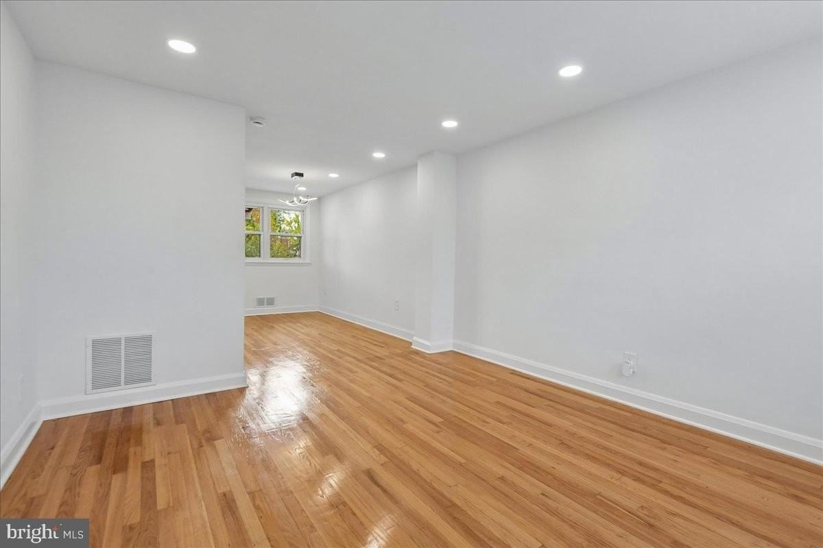 1403 Dartmouth Ave - Photo 5 of 36